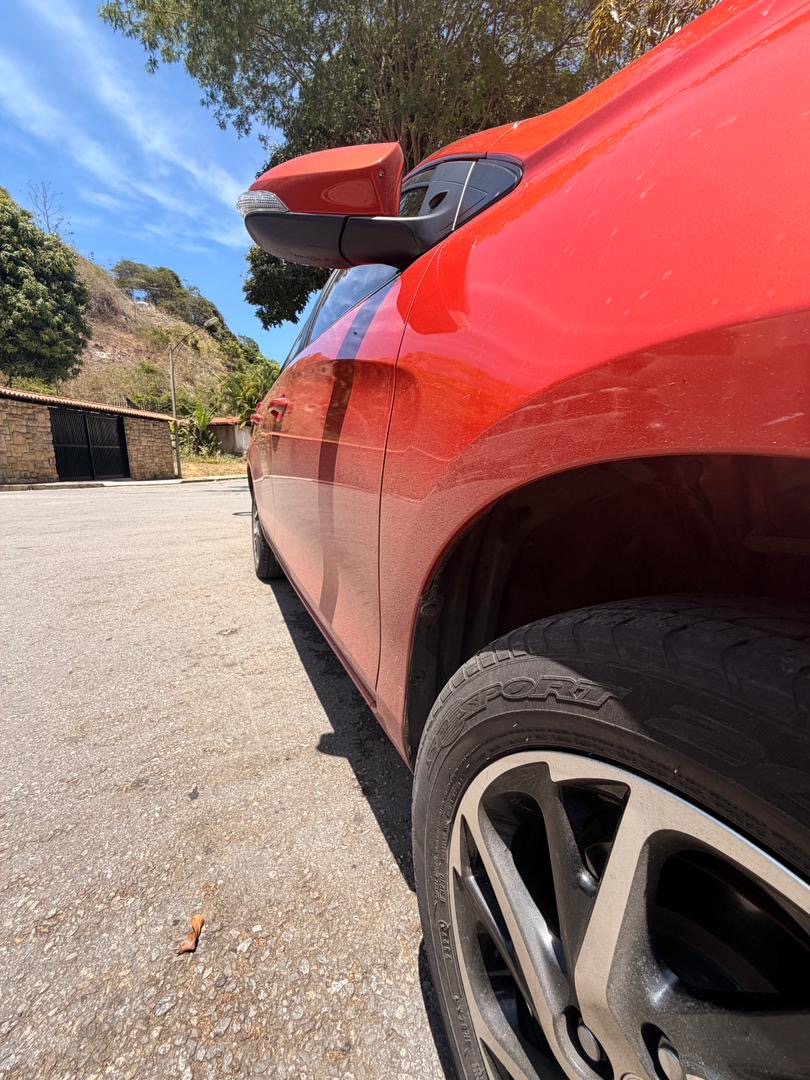 Yaris sucio detalle